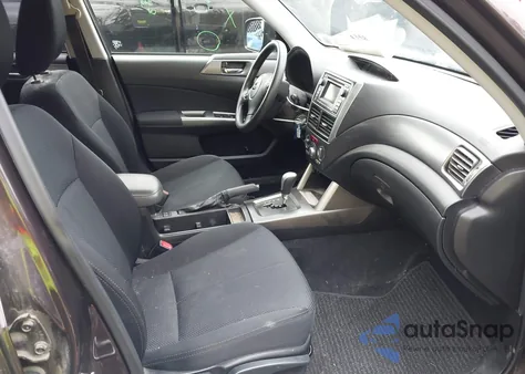 2013 Subaru Forester 2.5X Premium z USA, uszkodzony, nr VIN JF2SHADC1DH413517